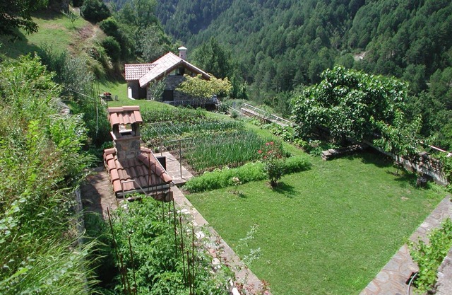 Self catering O Molín de L'Irués y A Ceresera for 4 people