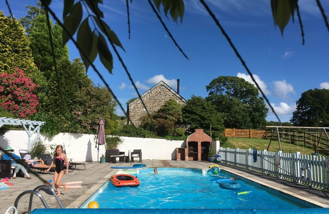 Self Catering Rural Farm Cottage + Heated Pool Cornwall
