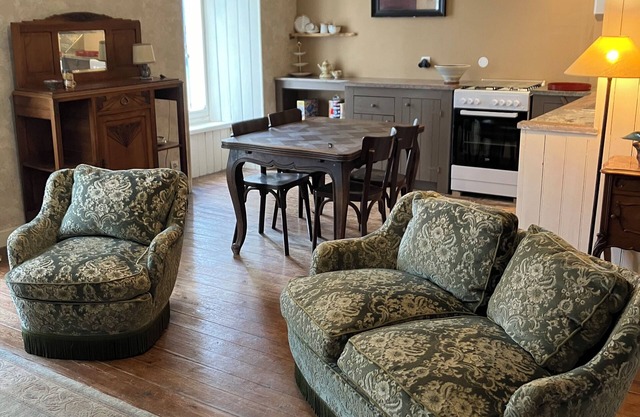 Self-contained apartment in a chateau in the countryside.