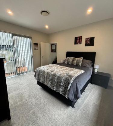 Self contained central Silverdale