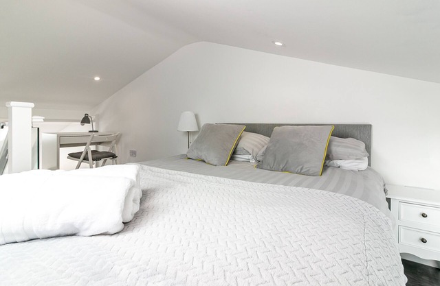 Self-contained one Bedroom House - King Pin Corner