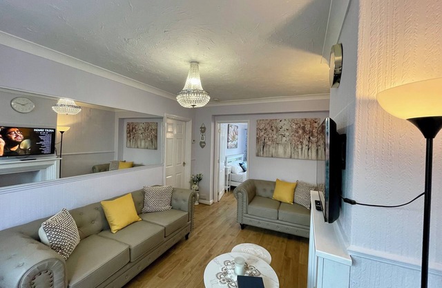 Semi Detached House in Aldershot