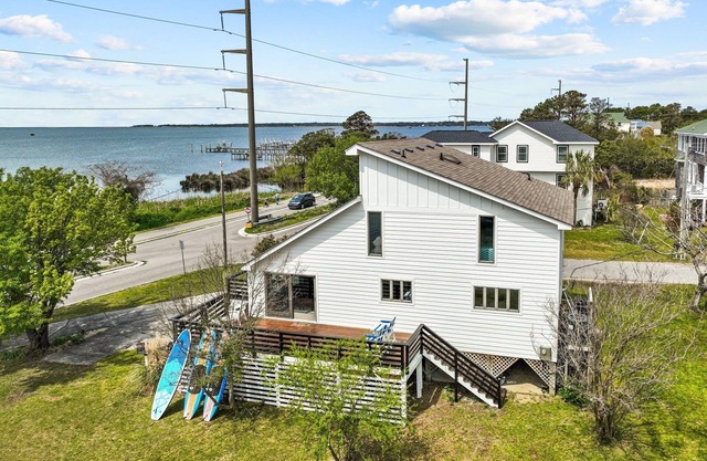 Semi-Soundfront on Bay Drive - Whole Home, Large Yard and Decks!