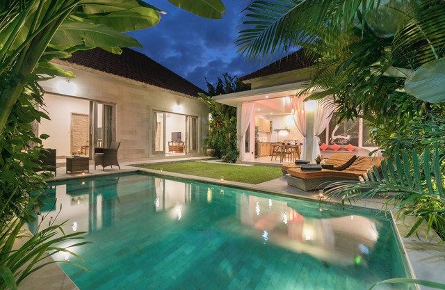 Seminyak Tropical Private 2BR Villa 650m to Beach