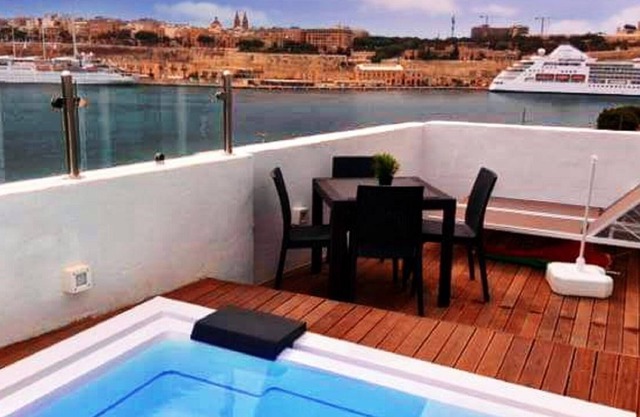 Senglea Studio Penthouse with the summer pool with sea view