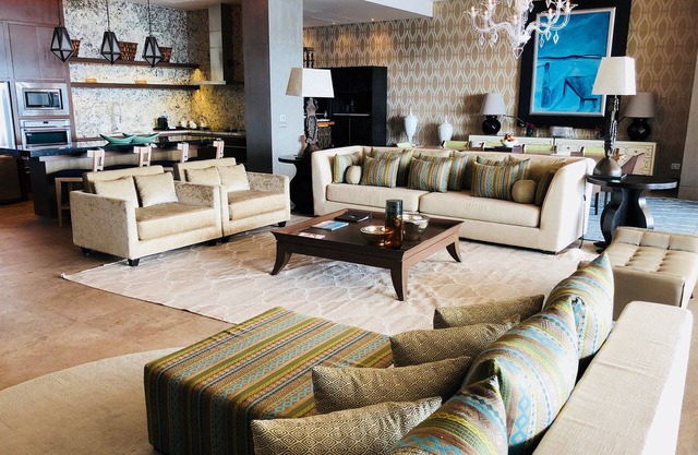 SENSATIONAL 4 BD RESIDENCE UNIT