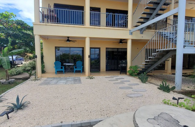 Sensational sunsets, quiet, pet and kid friendly. Near the beach