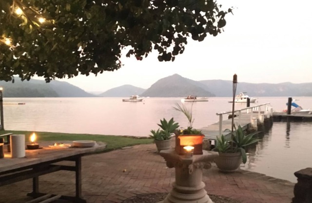sensational views . SUNNY CORNER . open fire HAWKESBURY RIVER . arrive by boat