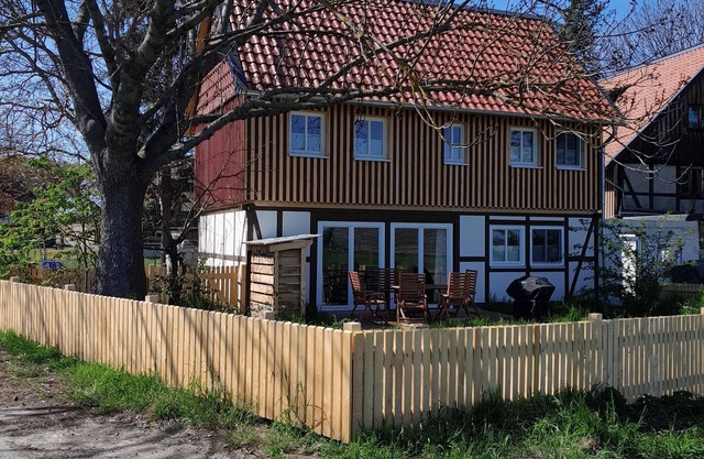 Separate and quietly situated vacation home on the edge of a field in Döhren near Goslar.