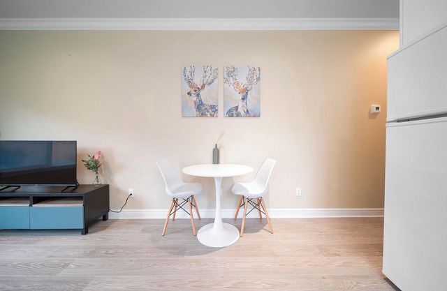 separate entrance large 1 bedroom suite