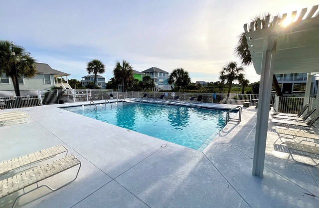 Sept Discounted! Beach/Pools/Tennis & Pickleball