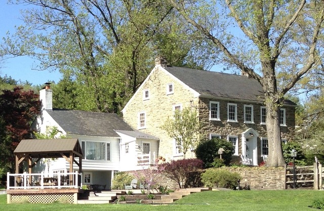 Sept special - rent 3 nights - get 4th night FREE. Gorgeous, private farmhouse.