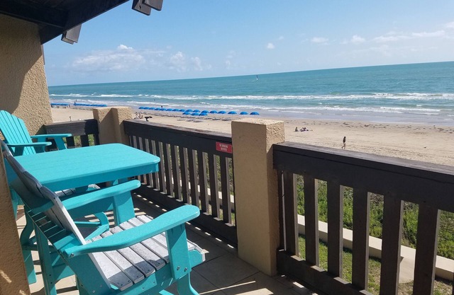 "September" 2025-"SPECIAL-RIGHT ON THE BEACH-Amazing View-ALL REMODELED