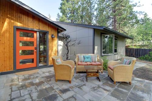 Serendipitous-AC, Hot Tub, Big Fenced Yard, 2 Master Suites,
