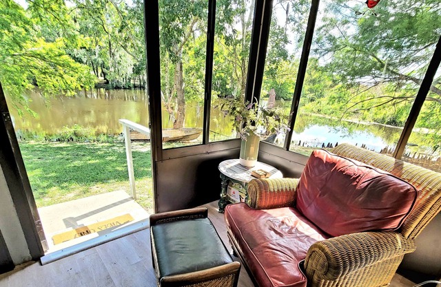 Serendipity Lakehouse with dock, canoes and kayaks plus we are pet friendly!