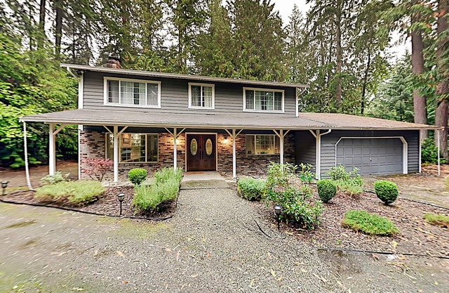 Serene 1-Acre Retreat with Gourmet Kitchen - Grill, Alfresco Dining & Firepit