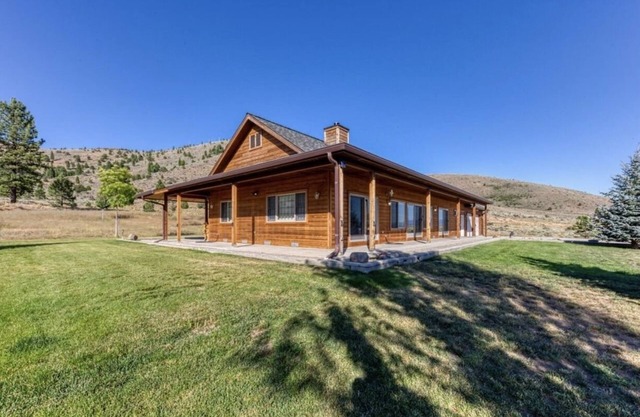 Serene 12 acre mountain escape