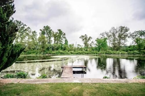 Serene 3-Bdrm Lakehouse