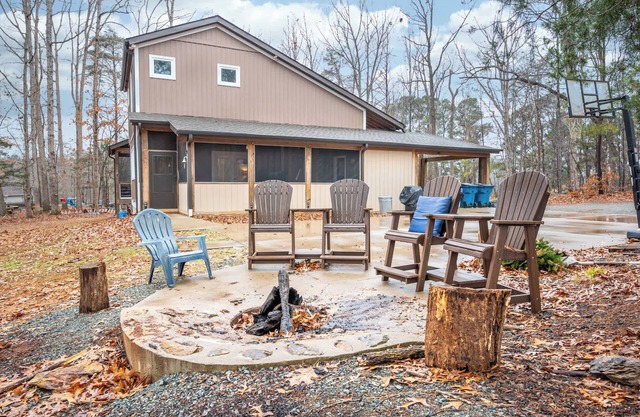 Serene 4br Country Retreat Awaits - Near Greensboro and Elon University!