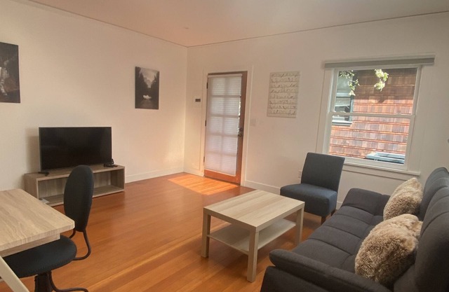 Serene Craftsman Cottage