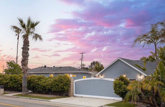 Serene gated home with pool house near the Oceanside Pier & beach with game room