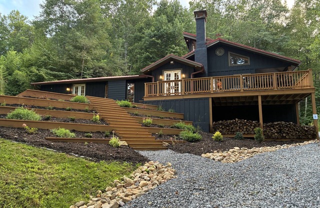 Serene Highlands retreat with modern comforts, sauna and charm