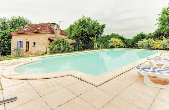 Serene Holiday Home in Besse with Swimming Pool