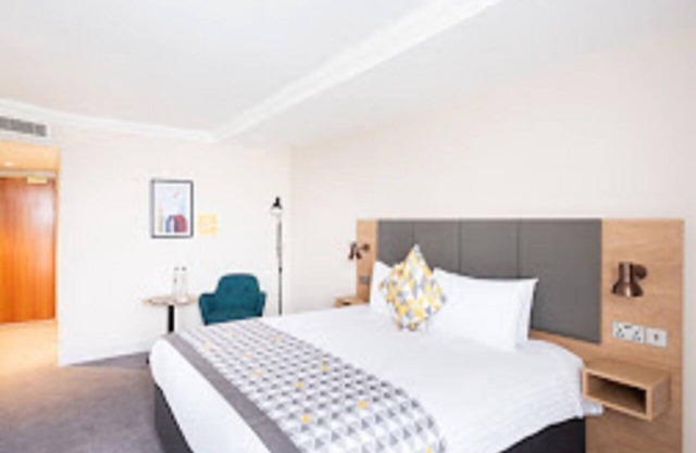 Serene hotel with AC in charming Leicester