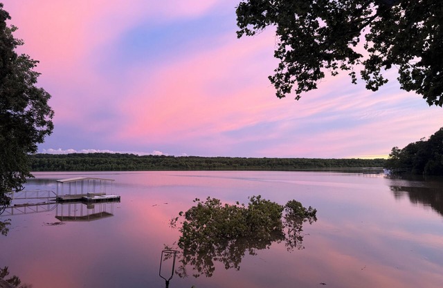 Serene lakefront 2 bedroom with gorgeous views and water access