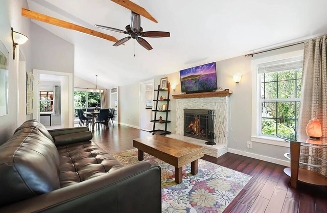 Serene Mountain Getaway w/Hot Tub,Pool:25 min to Asheville