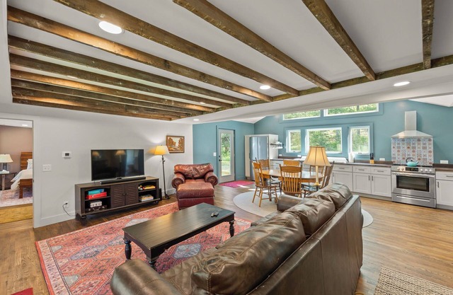 Serene Mountain Retreat on 17 acres by National Park, EV Charger