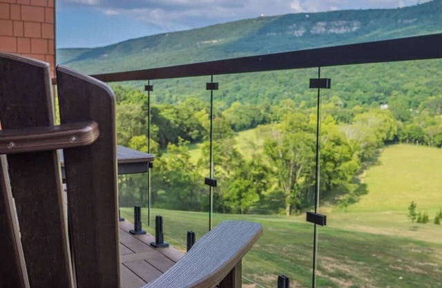 Serene Mountain Retreat in Wildwood, Georgia