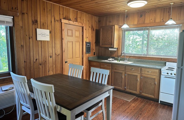 Serene Nantahala Village Cabin w/Pool near Nantahala Outdoor Center!