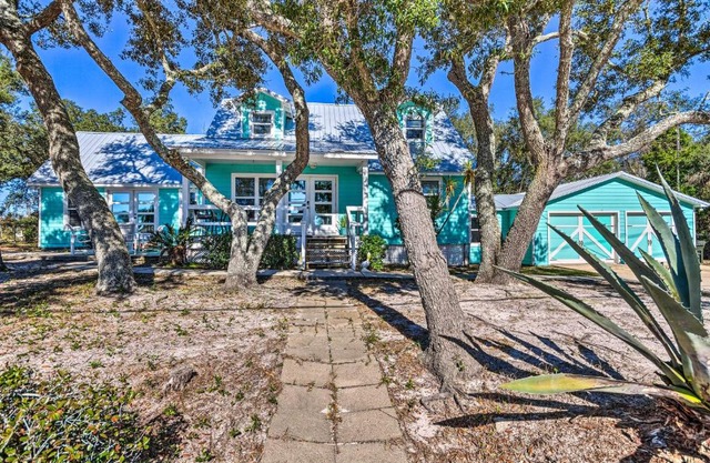 Serene Pensacola Vacation Rental with Gas Grill