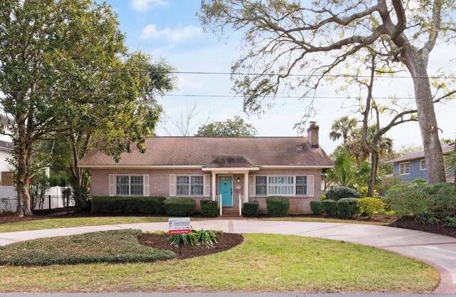 Serene Retreat on East Beach sleeps 6 guests
