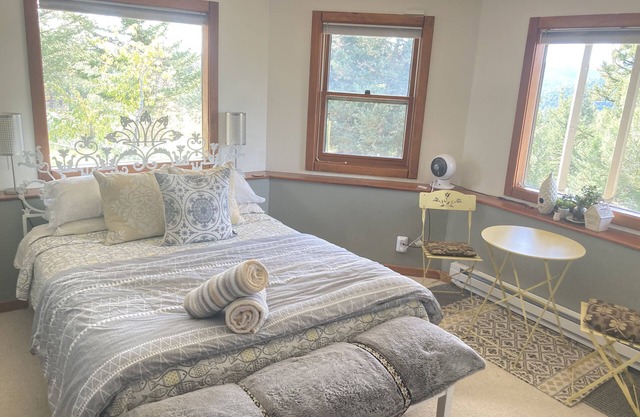 Serene Sugarloaf Mountain Retreat Room with Stunning Continental Divide Views