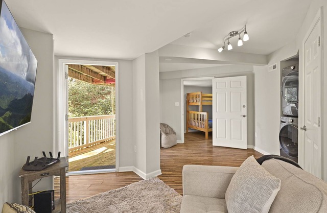 Serene “Tree House” Mountain Getaway