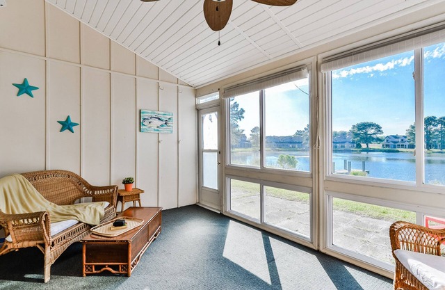 Serene Waterfront Home In Fenwick Island - Steps To pool. Minutes To Beach.