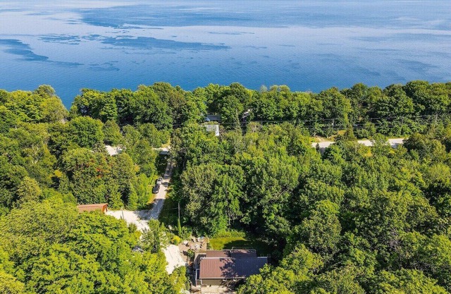 Serenity & Fun at Mallory: Arcade, Views & More!