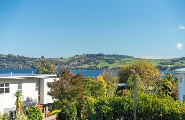 Serenity Cottage - Taupo Holiday Home