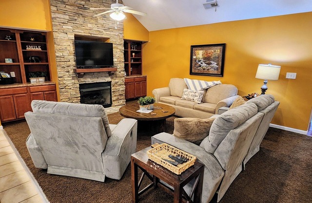 Serenity Cove #327- Your Peaceful Retreat in the Heart of Pigeon Forge