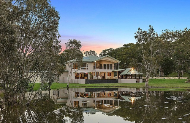 Serenity - Home on Acreage Surrounded By Noosa National Park