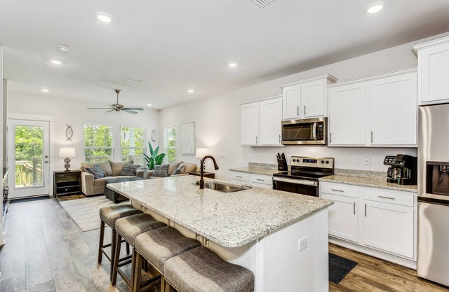 Serenity in Perdido Key| 2 King Suites| Game Room| Fire table| Close to Beaches, Shops & Restaurants