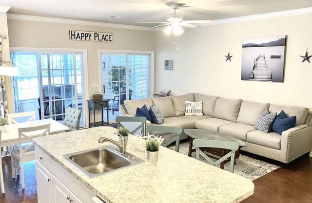 SERENITY NOW! Beach, Pools & Tennis!