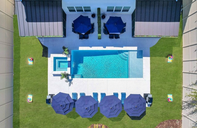 Serenity Oasis - Villa 2 - Professionally Designed Duplex Home with Luxurious Heated Pool and Spa!