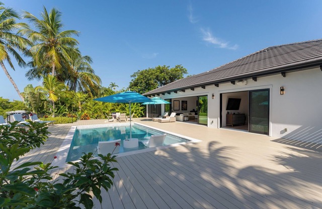 SERENITY ON SUNRISE ~ 5 BR/5.5 Bath New Town Home w/Pool & Dockage!