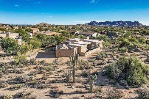 Serenity Peaks- Gorgeous Pet Friendly Villa in Scottsdale with Pool, Spa, and Bikes