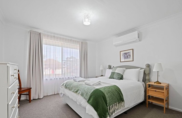 Serenity - Short Drive to CBD, Firepit