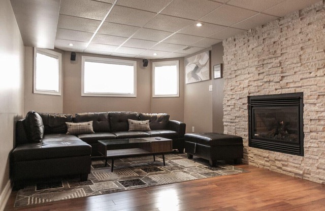 Serenity & Style: 4BR w/Hot Tub, BBQ & Fire Table