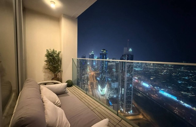Serenity Suite Stylish 2BR + Pool & Fitness Perks